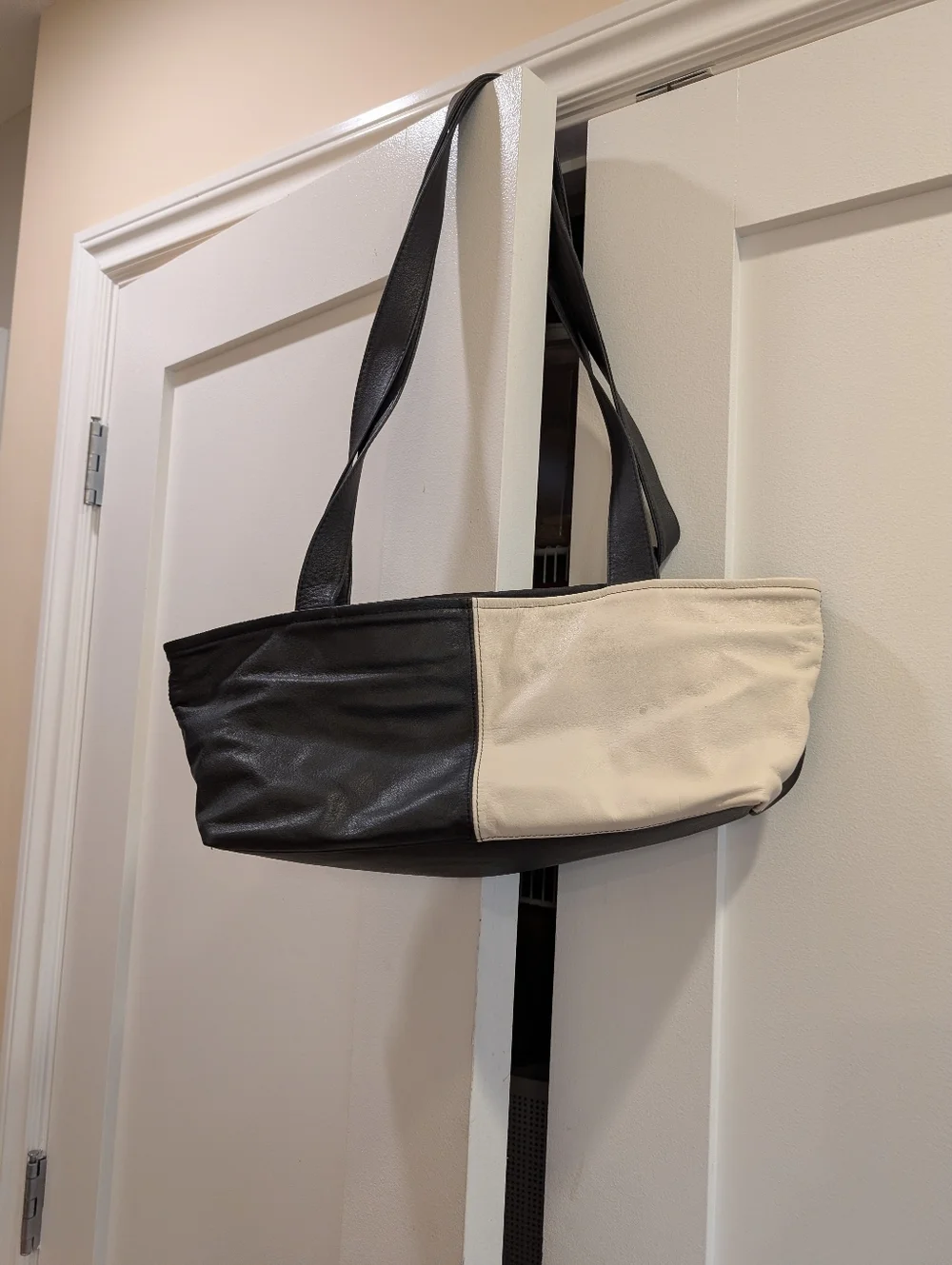 Artisan Made Leather Baguette Shoulder Bag - Picture 3 of 7
